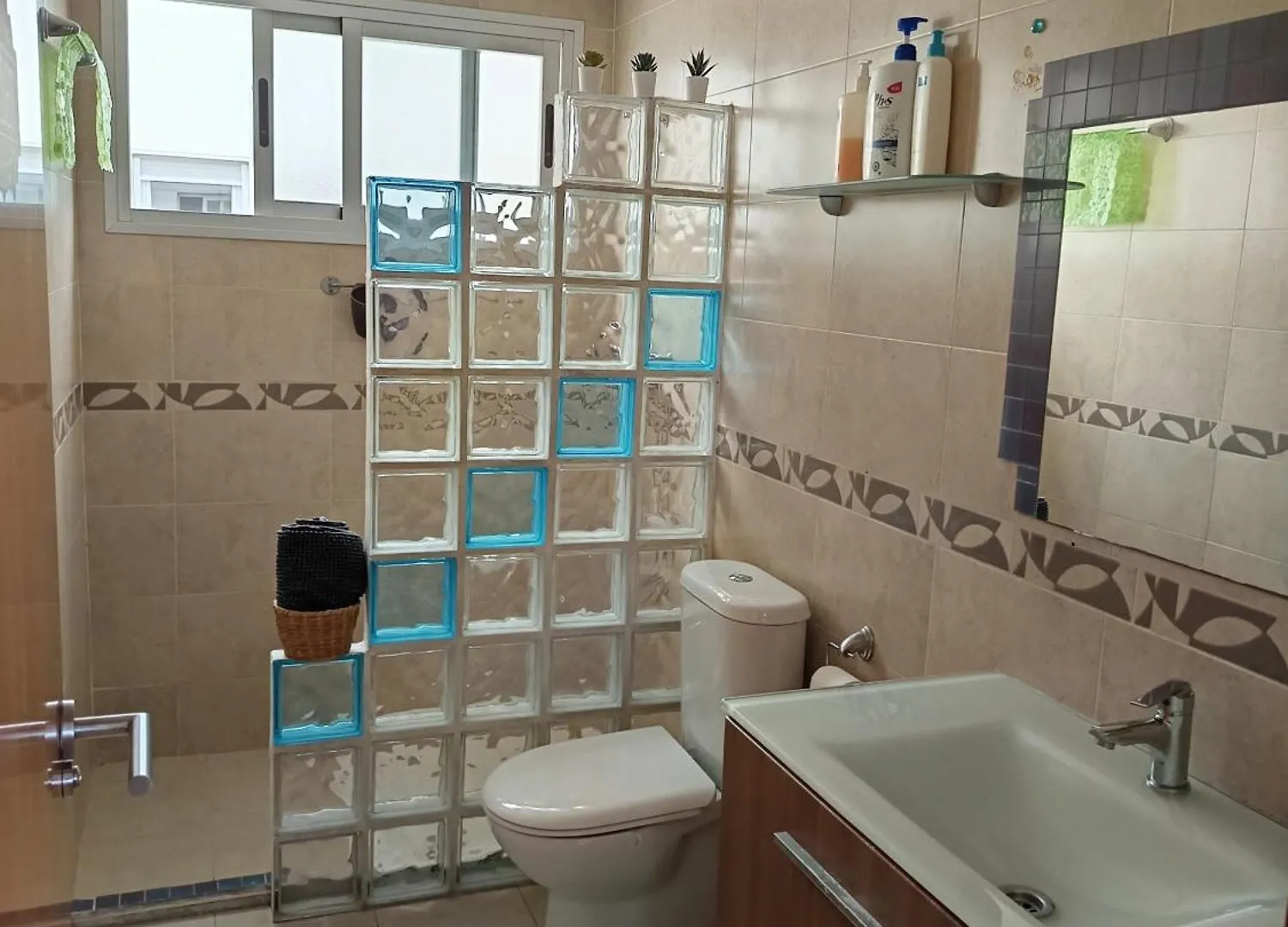 Apartamento Disfruta Granada,incluso con tu mascota Parking 0*, Granada España